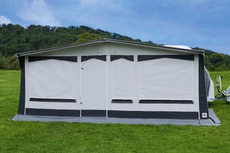 32-mm-Stahlgestänge Bornholm Vorzelt, sturmfest aufgebaut auf Dauerplatz