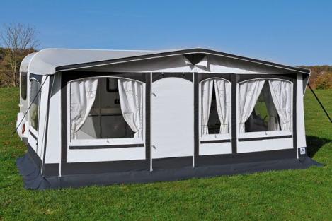 Finnland Plus Dauerstandvorzelt 240 cm mit abgeklappter Veranda an sonnigem Tag