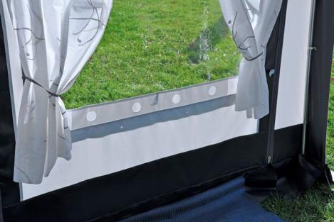 Vario-Ecke passt sich der Bugschräge an, saubere Linie am Wohnwagen