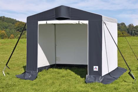 Gerätezelt Weser freistehend am Caravan, große hochrollbare Fronttür