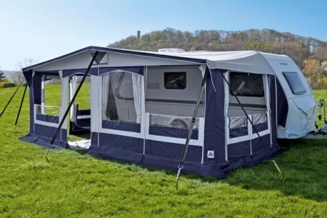 Grönland Dauerstandvorzelt 240 cm mit abgekippter Verandafront und Panorama­fenstern