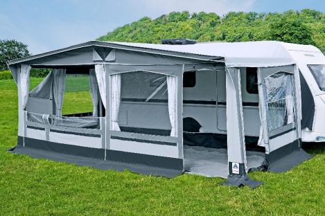 Lübeck Vorzelt mit optionalem Schlafanbau und Verandastange auf Campingplatz