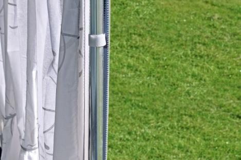 Stabiles 25 mm Stahlgestänge des Texel 240 cm tiefen Dauerstandvorzelts