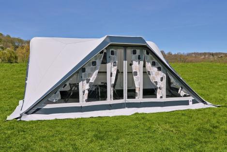 Futura Reisevorzelt mit 280 cm Tiefe aufgebaut