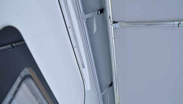 Fenster und Türansicht vom Bern 2.0 Vorzelt mit Abdeckklappen