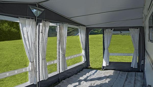 Campingkomfort mit dem Bozen Reise- und Saisonvorzelt
