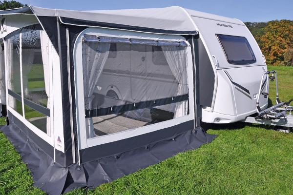 Detailaufnahme Faulstreifen und Schmutzschutz am Meira Touring-Vorzelt