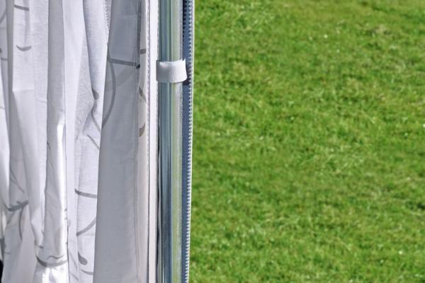 Stabiles 25 mm Stahlgestänge des Texel 240 cm tiefen Dauerstandvorzelts