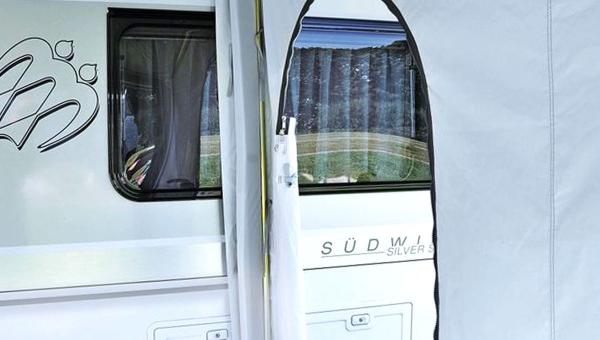 Andruckpolster und Spezialkeder für schraubenlose Montage am Caravan