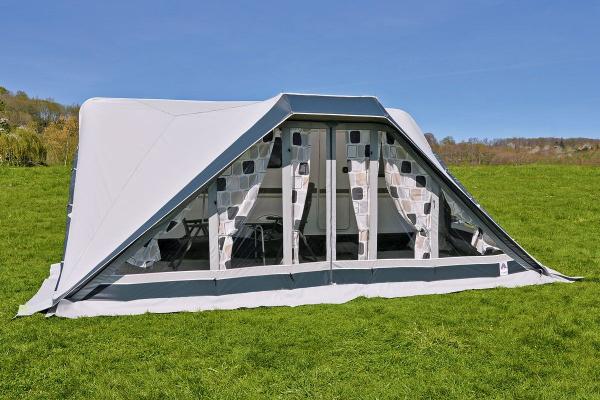 Futura Reisevorzelt mit 280 cm Tiefe aufgebaut